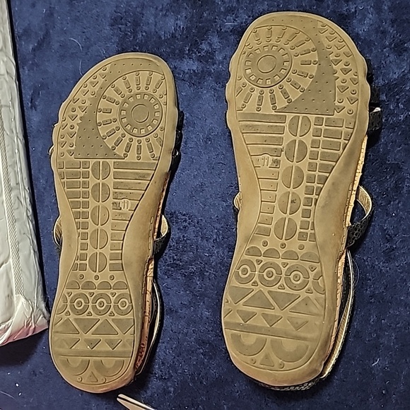 Bearpaw silver gladiator sandals. Size 11 - Picture 2 of 2